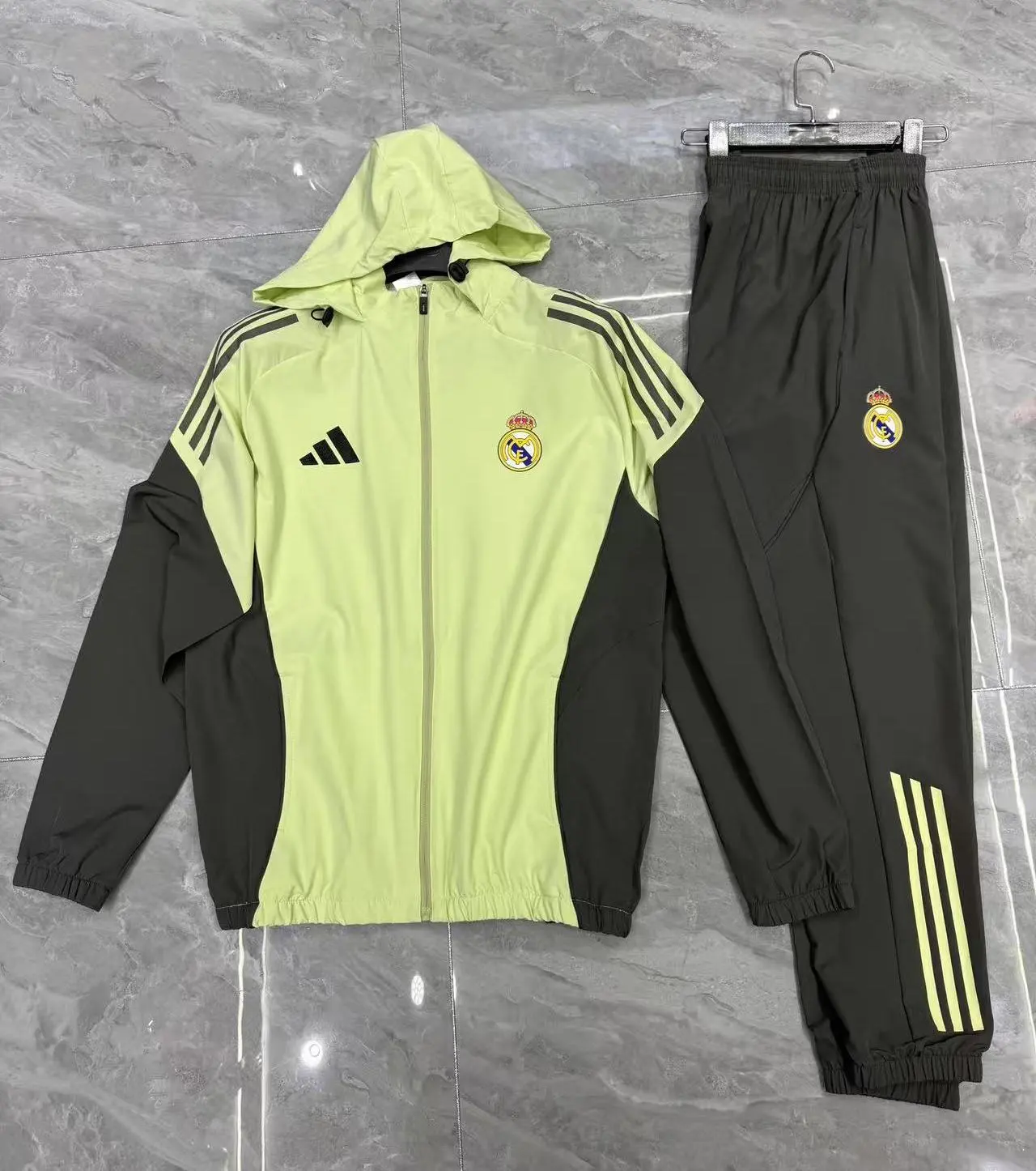 Real Madrid Windbreaker (Top+Pants) 2025/26