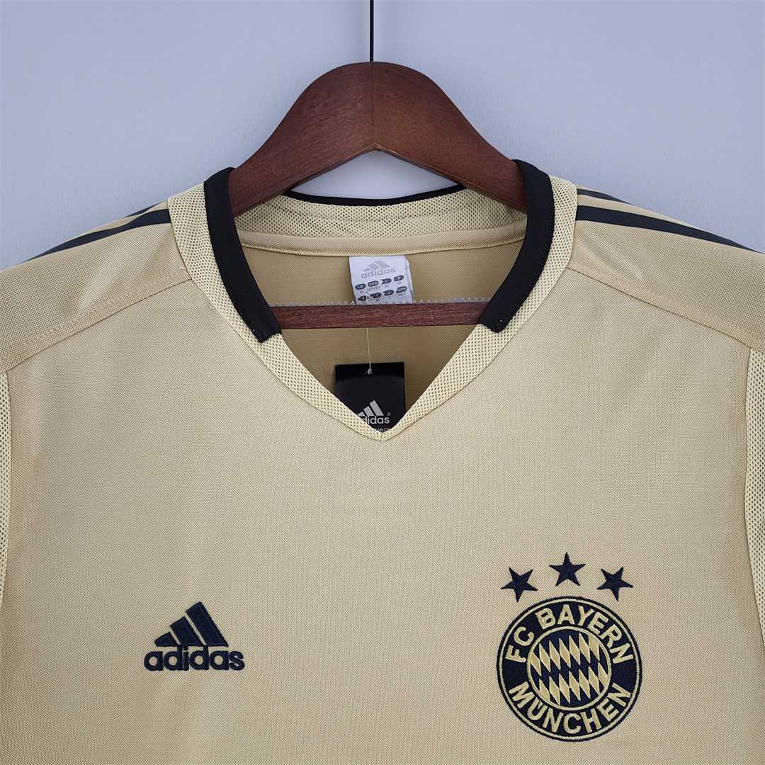 Bayern Munich Retro Jersey Away Soccer Shirt 2004/05 - Image 2