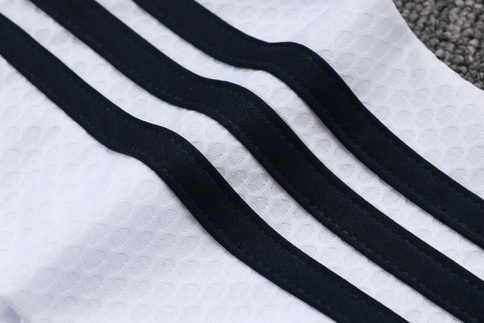 Real Madrid Training Kit (Polo+Pants) White 2025/26 - Image 3