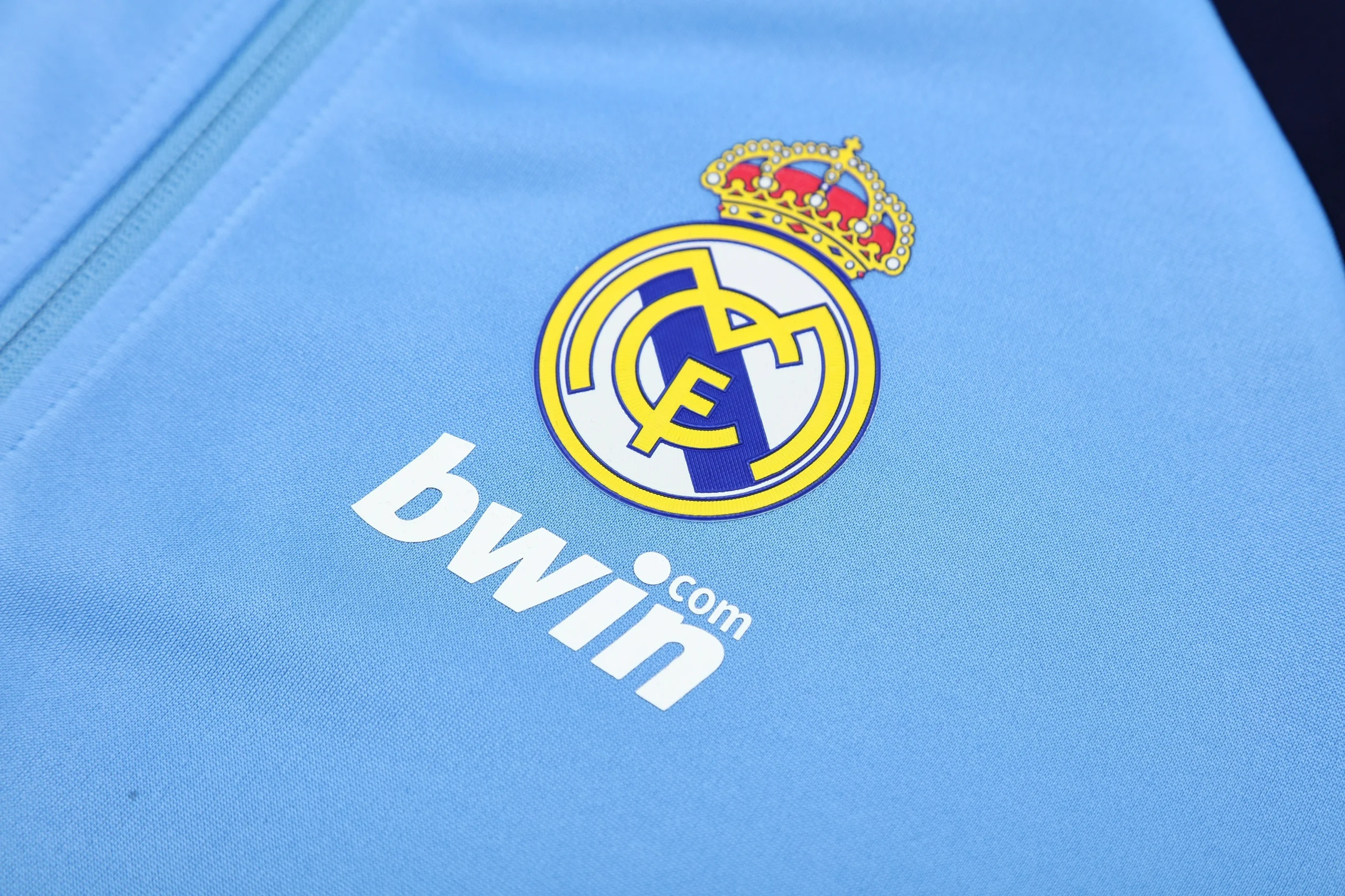 Real Madrid Retro Training Kit (Jacket+Pants) 2025/26 - Image 4