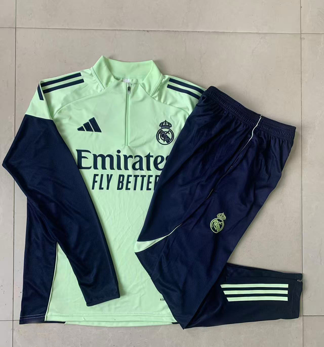 Kids Real Madrid Training Kit (Sweatshirt+Pants) Light Green 2025/26 - Image 2