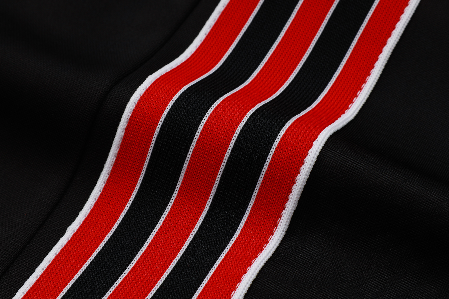 Liverpool Sleeveless Training Kit Red 2025/26 - Image 4