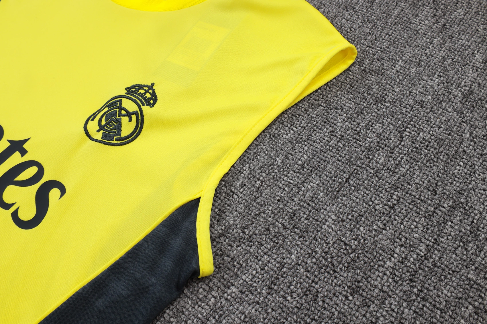 Real Madrid Sleeveless Training Kit Yellow 2025/26 - Image 6