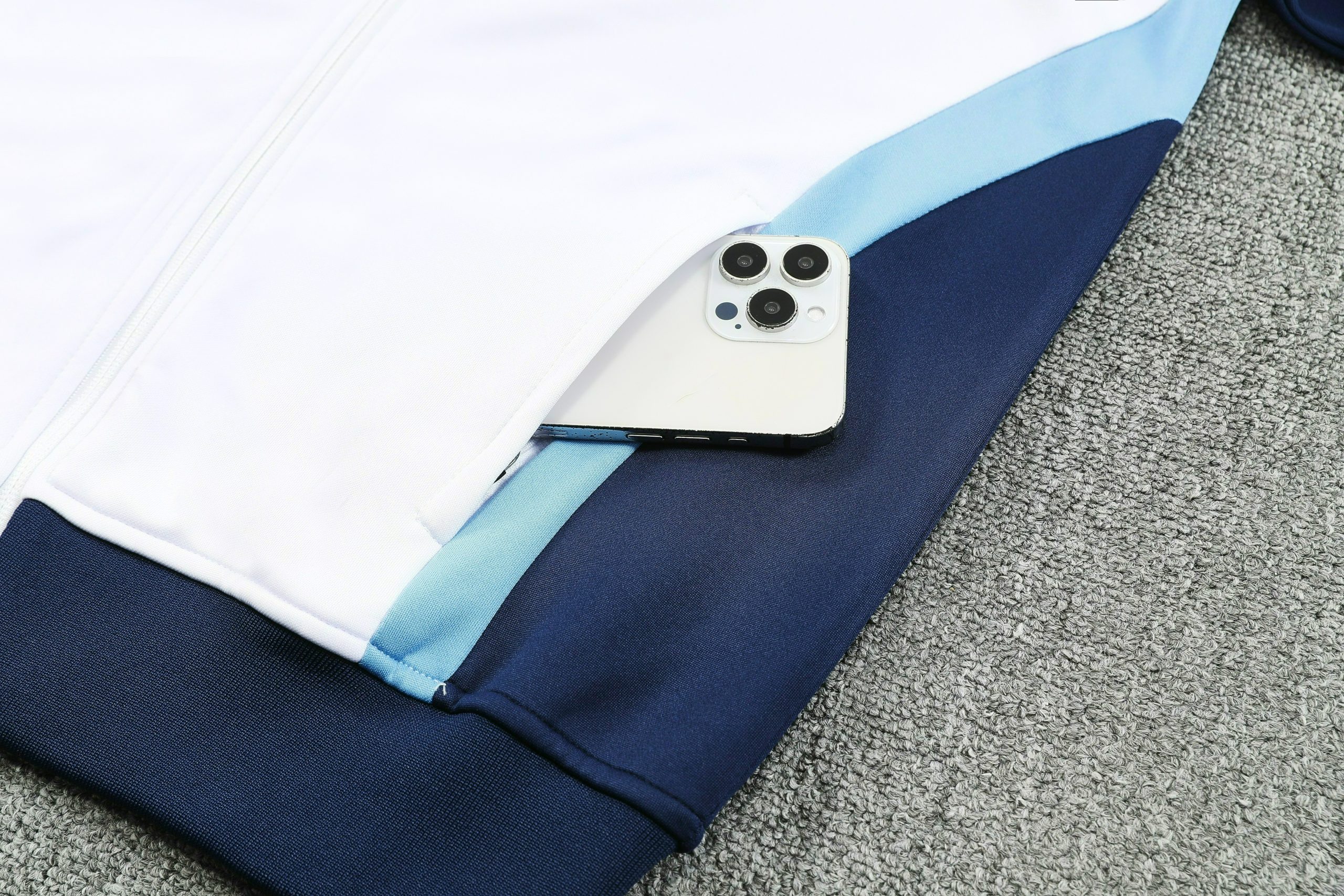 Real Madrid Retro Training Kit (Jacket+Pants) 2025/26 - Image 5