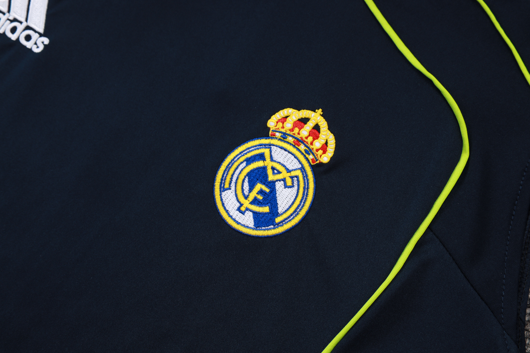 Real Madrid Sleeveless Training Kit 2025/26 - Image 5