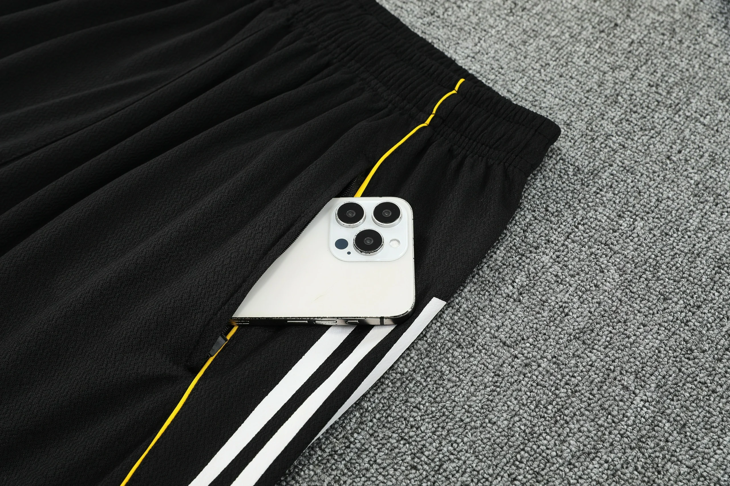 Real Madrid Sleeveless Training Kit 2025/26 - Image 4