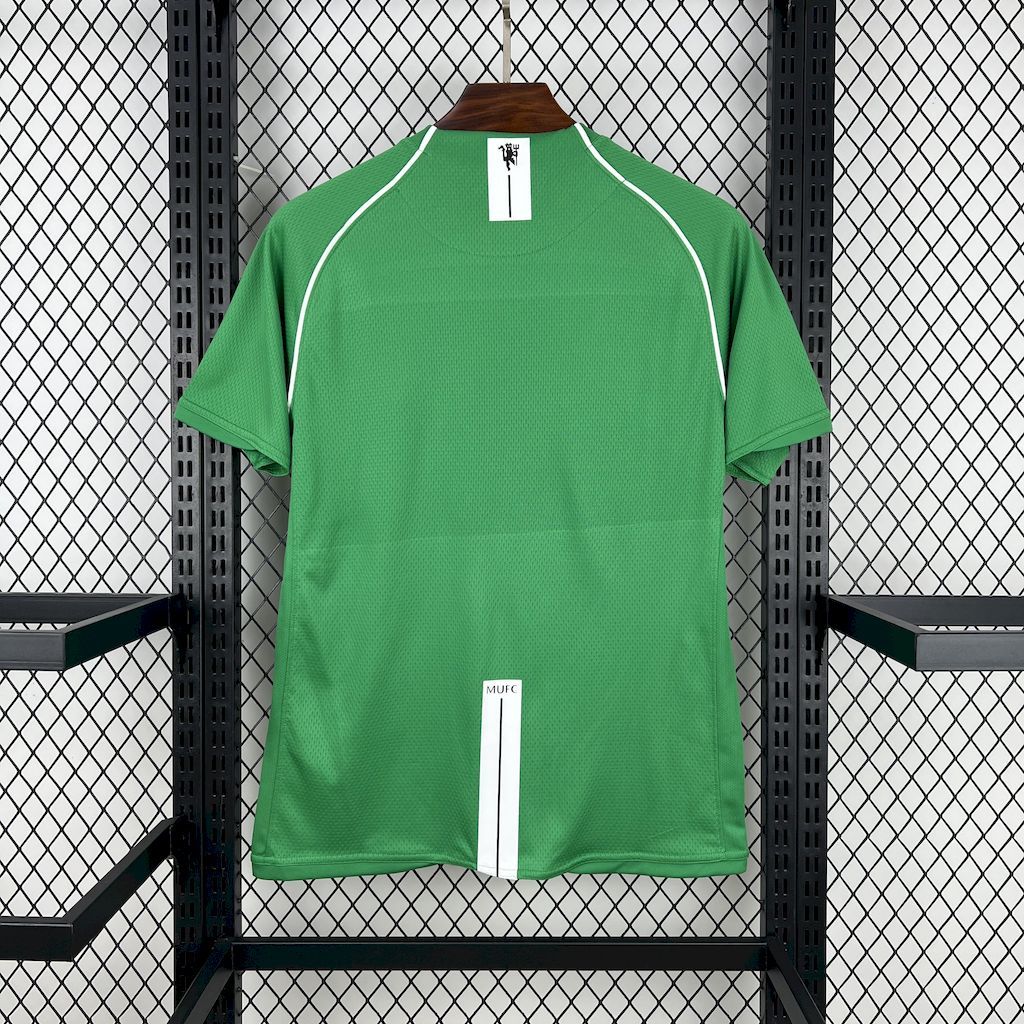 Manchester United Retro Green Goalkeeper Football Jersey Shirt 2007/08 - Image 2