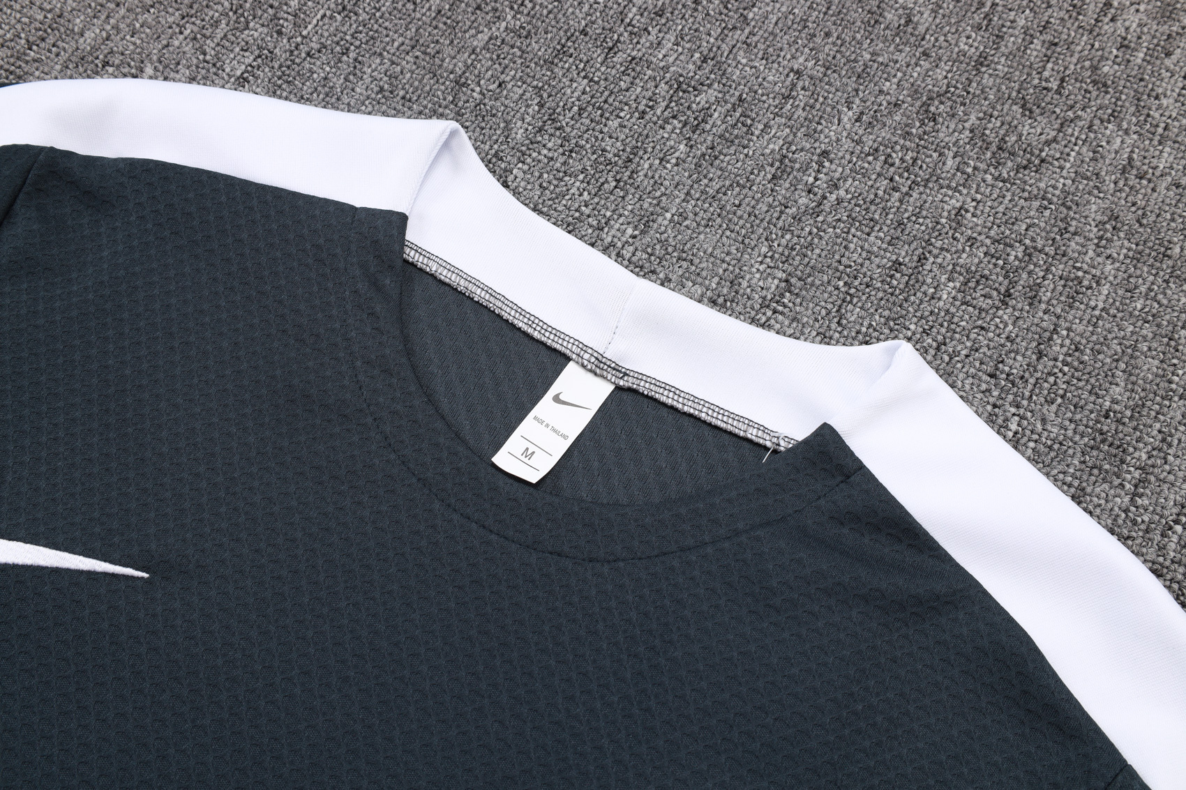 Chelsea Training Jersey Kit Gray 2025/26 - Image 3