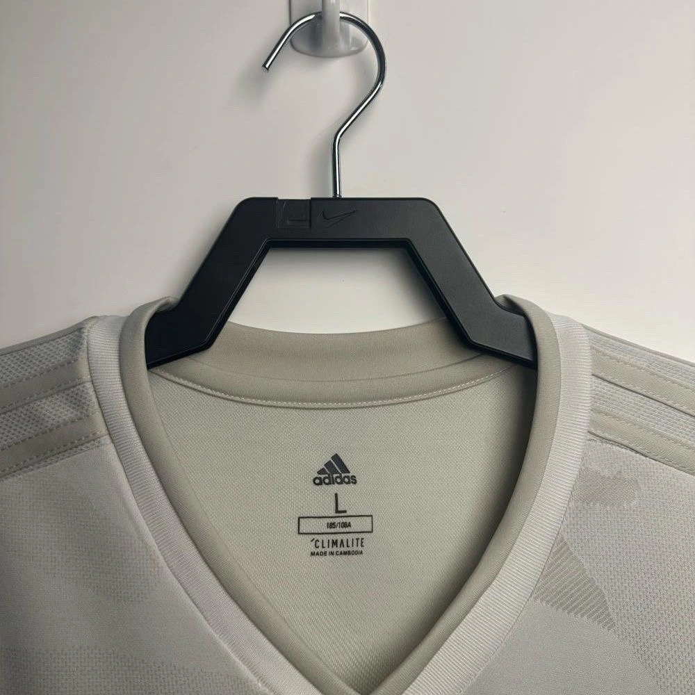 Juventus Retro Soccer Jersey Away Custom Shirt 2019-20 - Image 3