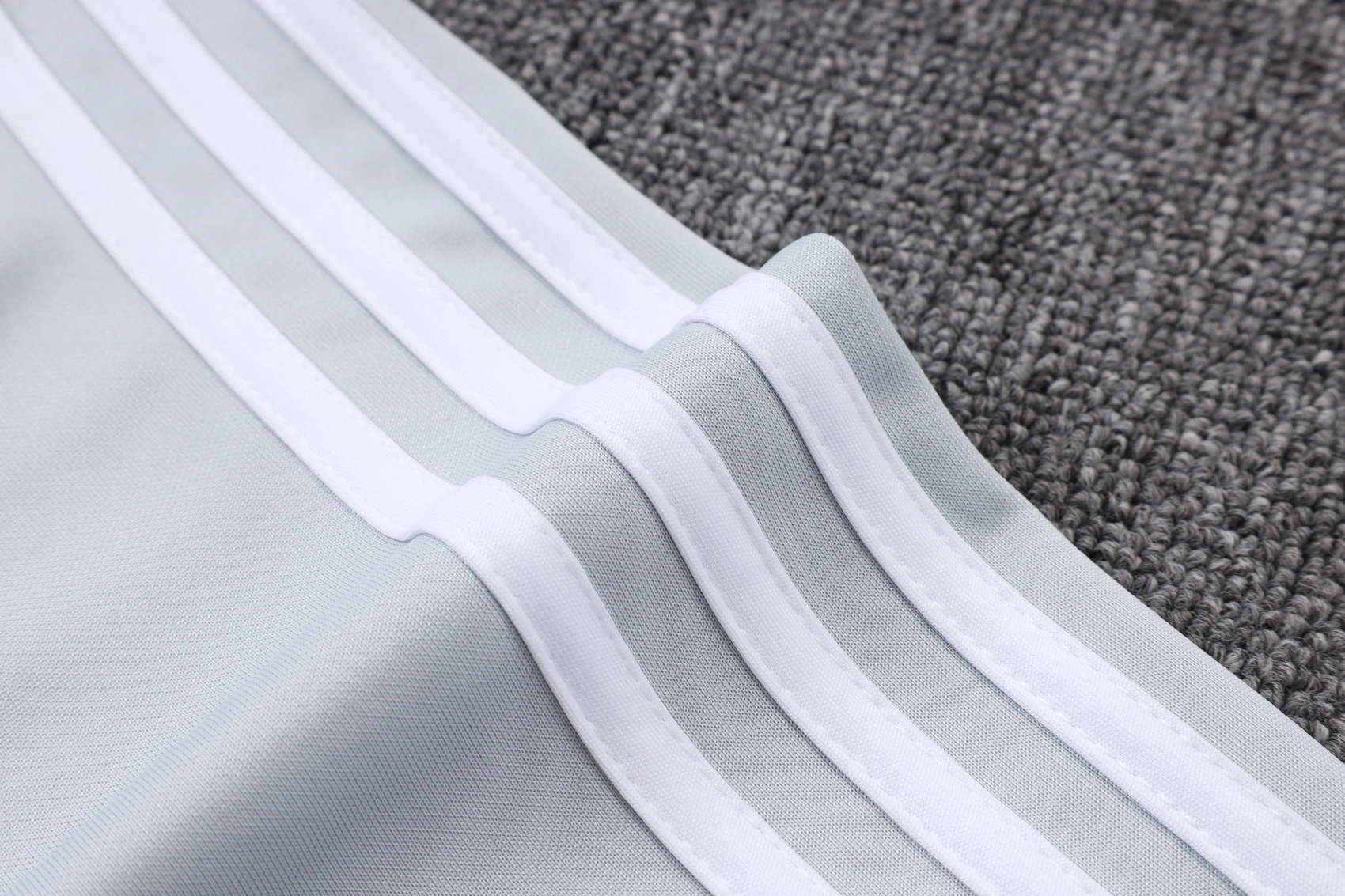 Arsenal Training Kit (Jacket+Pants) Light Grey 2025/26 - Image 3