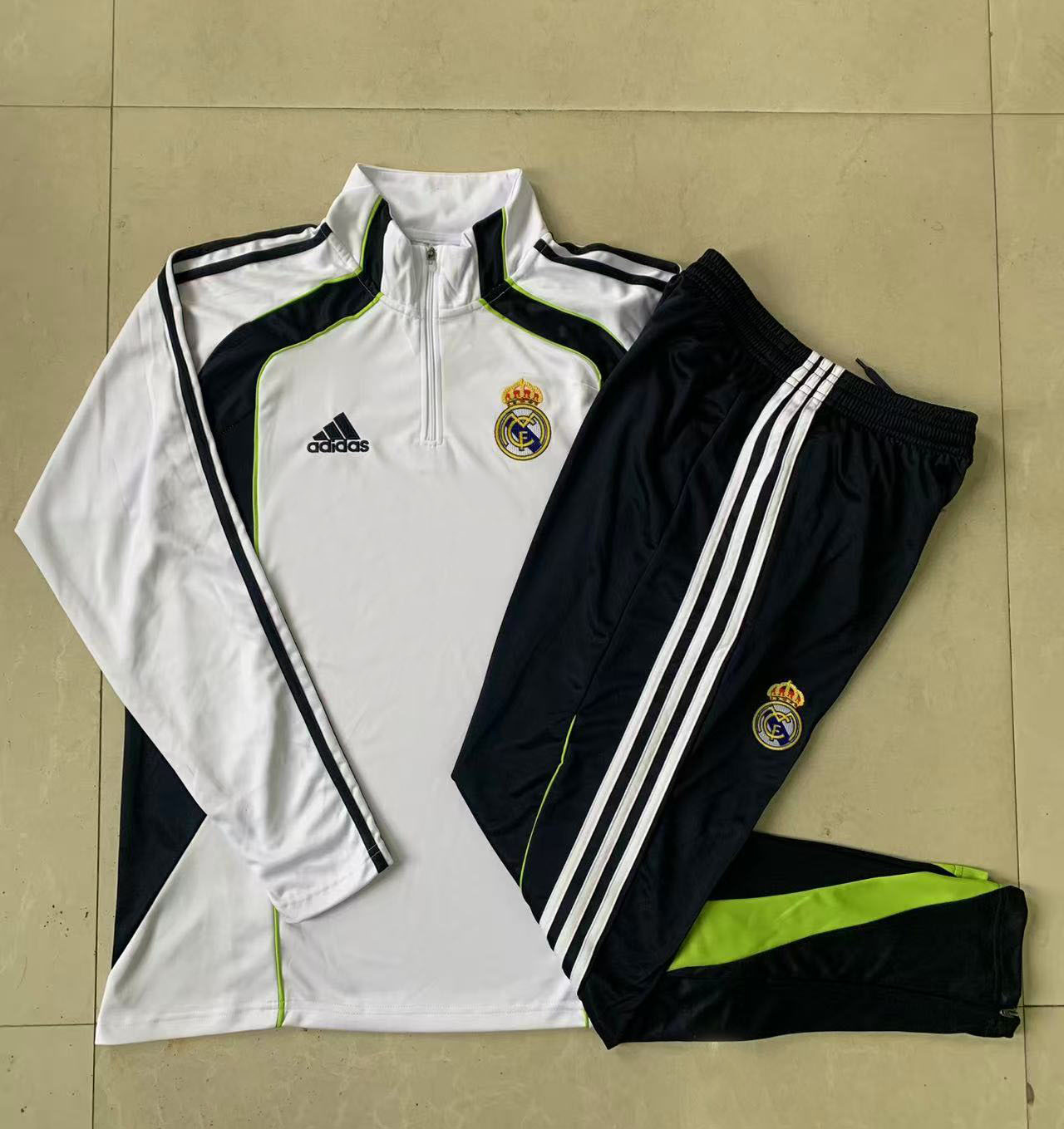 Kids Real Madrid Training Kit (Sweatshirt+Pants) White 2025/26 - Image 2