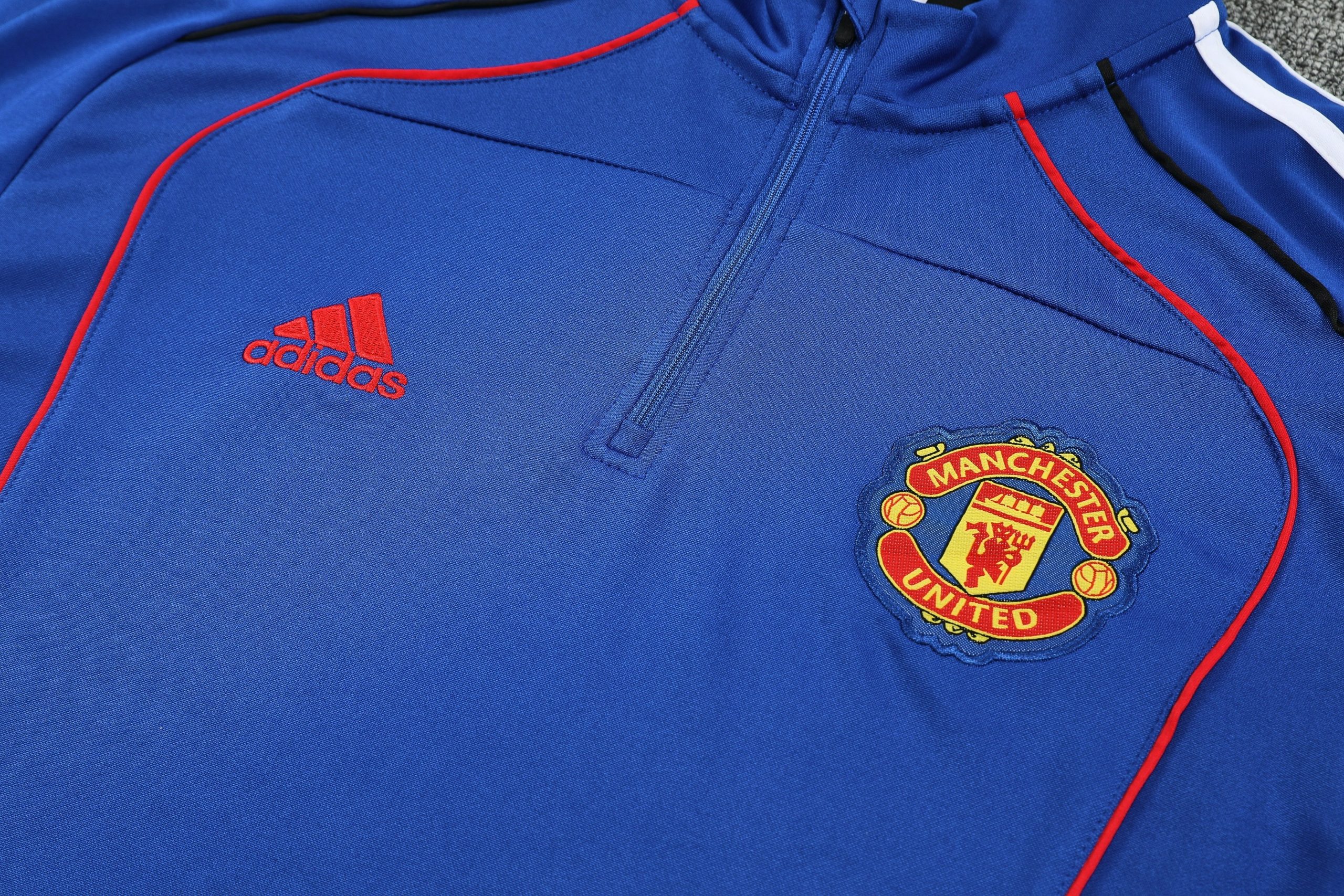 Manchester United Training Kit (Sweatshirt+Pants) Blue 2025/26 - Player Version - Image 2