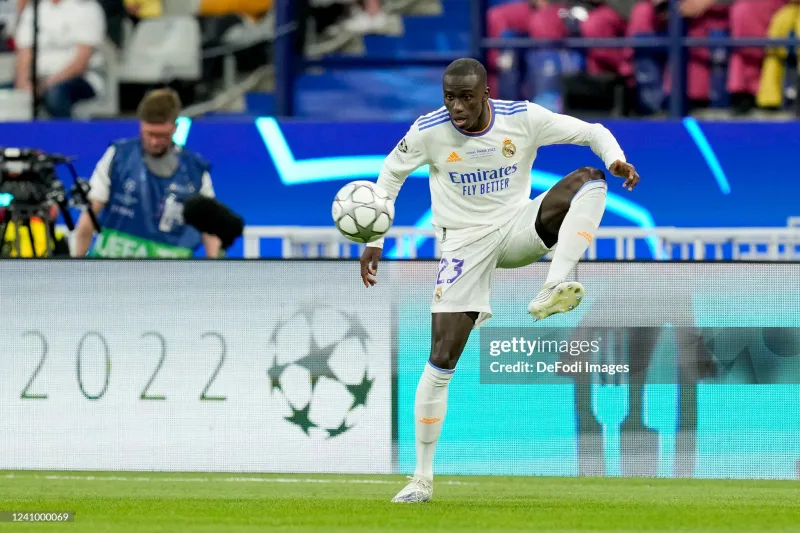 Real Madrid Retro Jersey Home Long Sleeve Soccer Shirt 2021/22 - Image 4