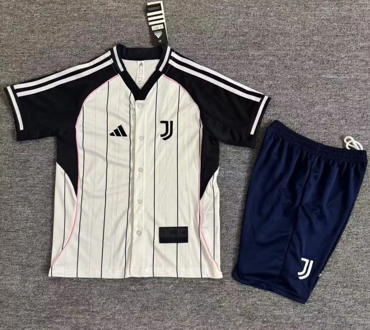 Juventus x US Pack Baseball Kids Kit Jersey+Shorts 2025/26