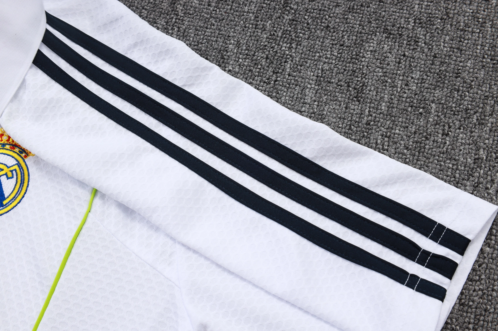 Real Madrid Training Kit (Polo+Pants) White 2025/26 - Image 4