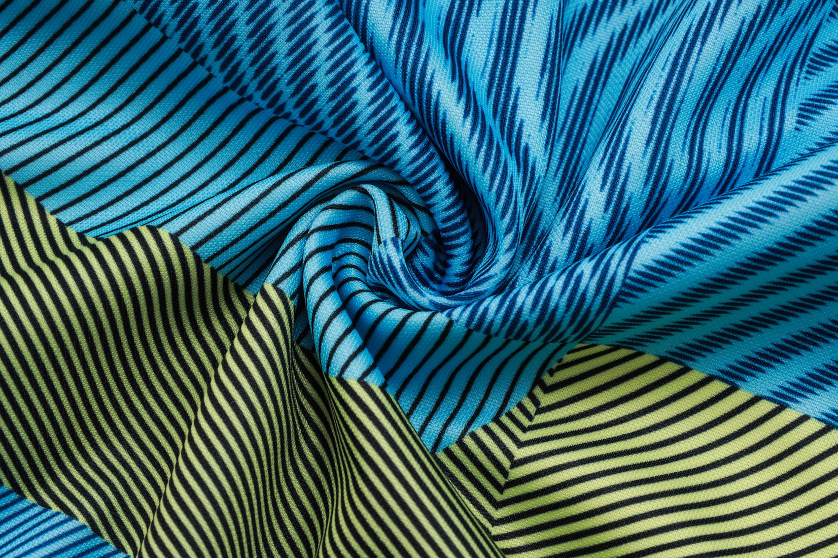 Real Madrid Training Kit (Jacket+Pants) Green 2025/26 - Image 2