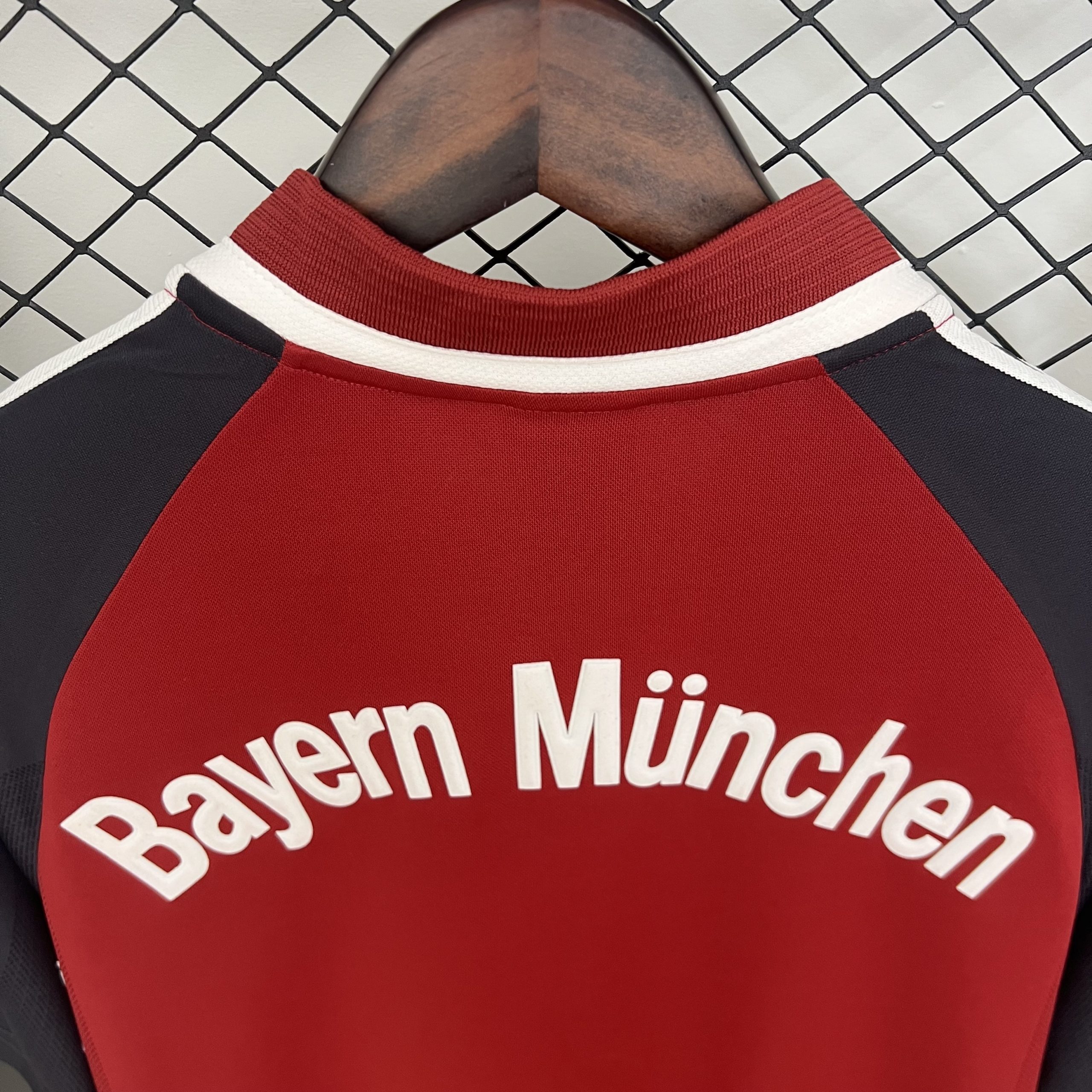 Bayern Munich Retro Jersey Home Soccer Shirt 2001-02 - Image 3