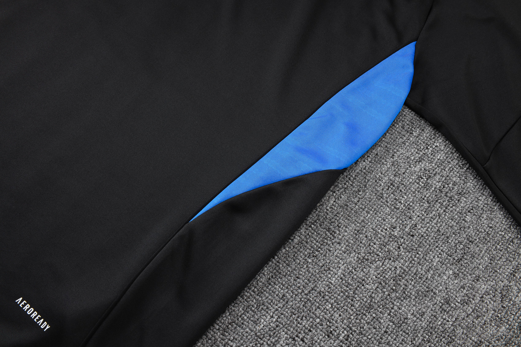 Manchester United Training Kit (Sweatshirt+Pants) Black 2025/26 - Image 3