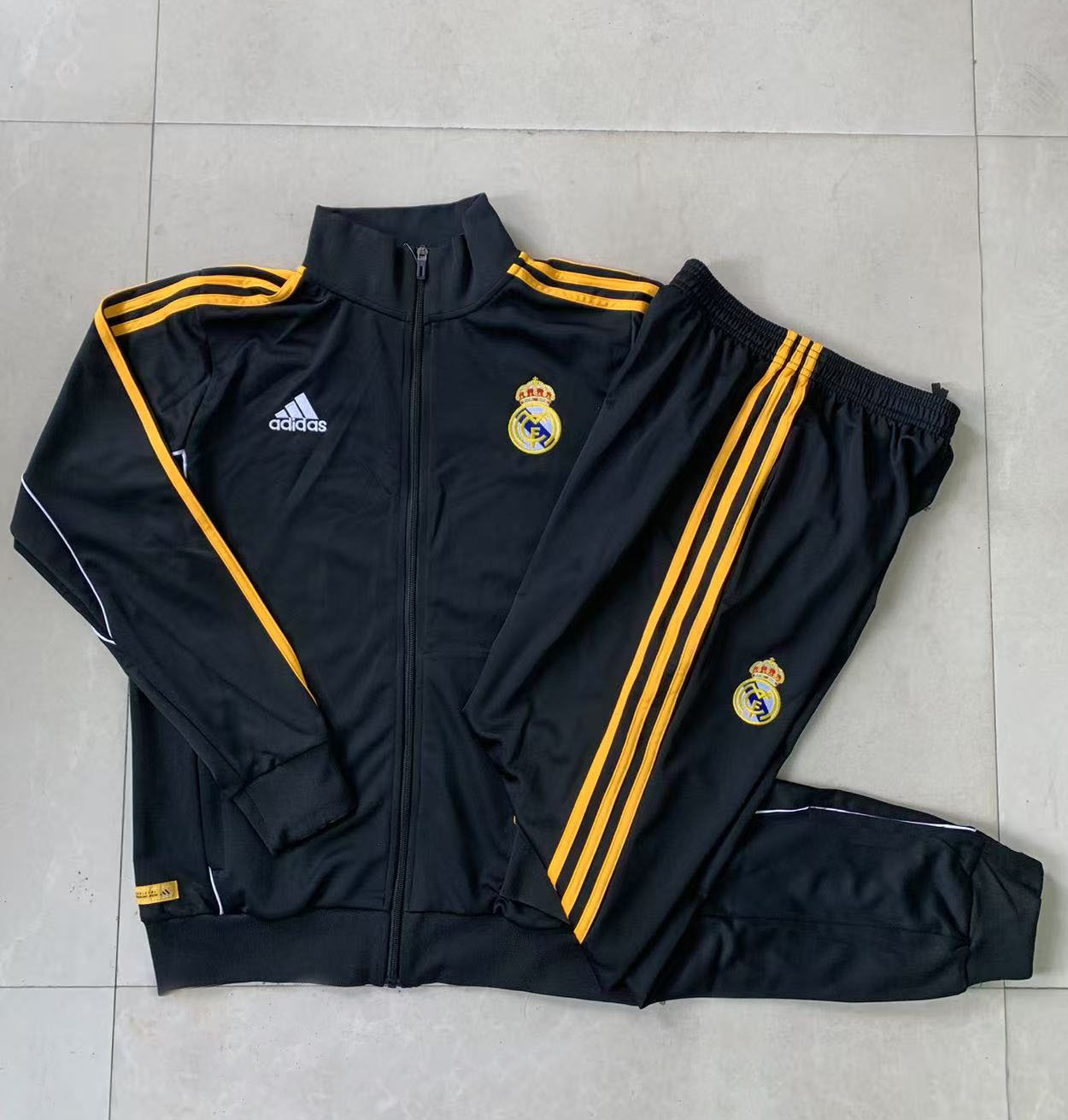 Kids Real Madrid Training Kit (Jacket+Pants) Black 2025/26 - Image 2