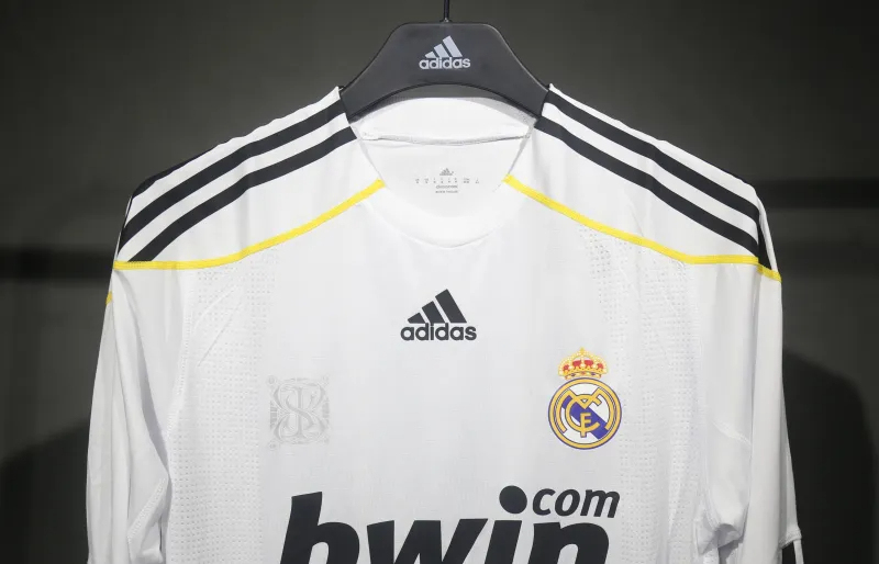 Real Madrid Retro Jersey Home Long Sleeve Soccer Shirt 2009/10 - Image 3