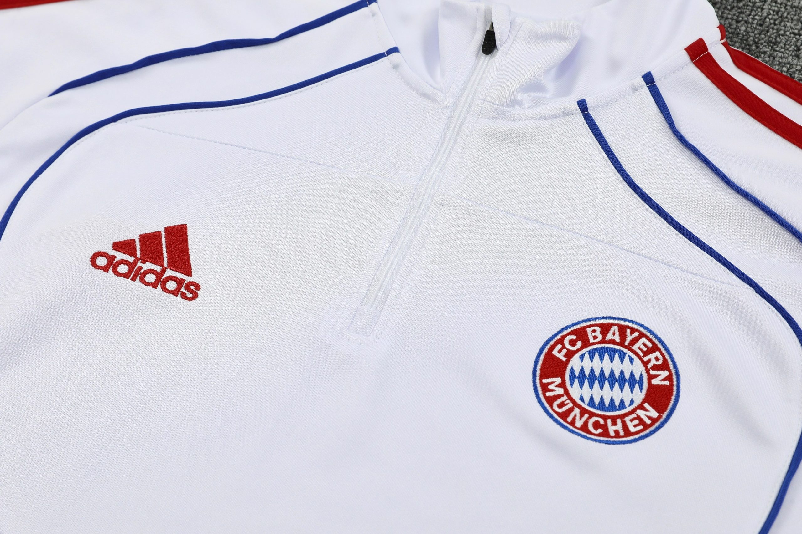 Bayern Munich UPB Training Kit (Sweatshirt+Pants) White 2025/26 - Image 4