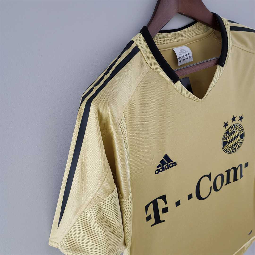 Bayern Munich Retro Jersey Away Soccer Shirt 2004/05 - Image 4