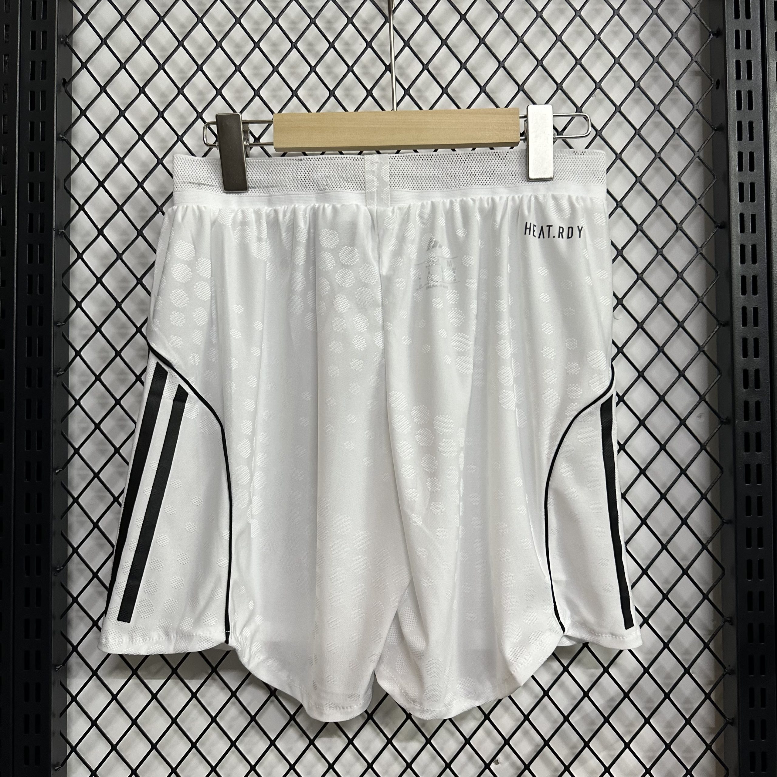 Manchester United Home Shorts 2025/26 - Image 2