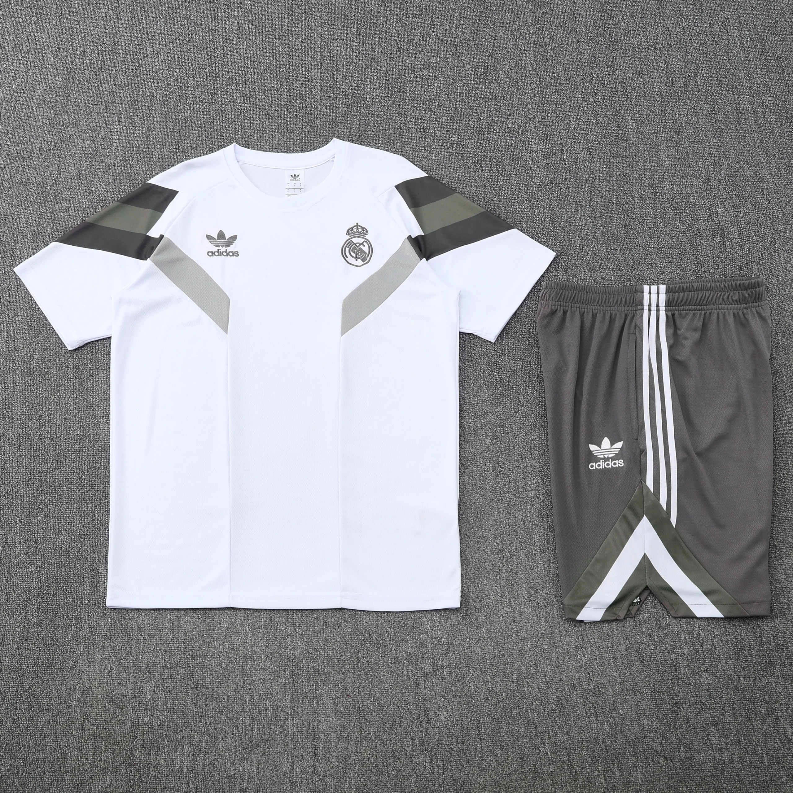 Real Madrid Training Jersey Kit White 2025/26 - Image 4