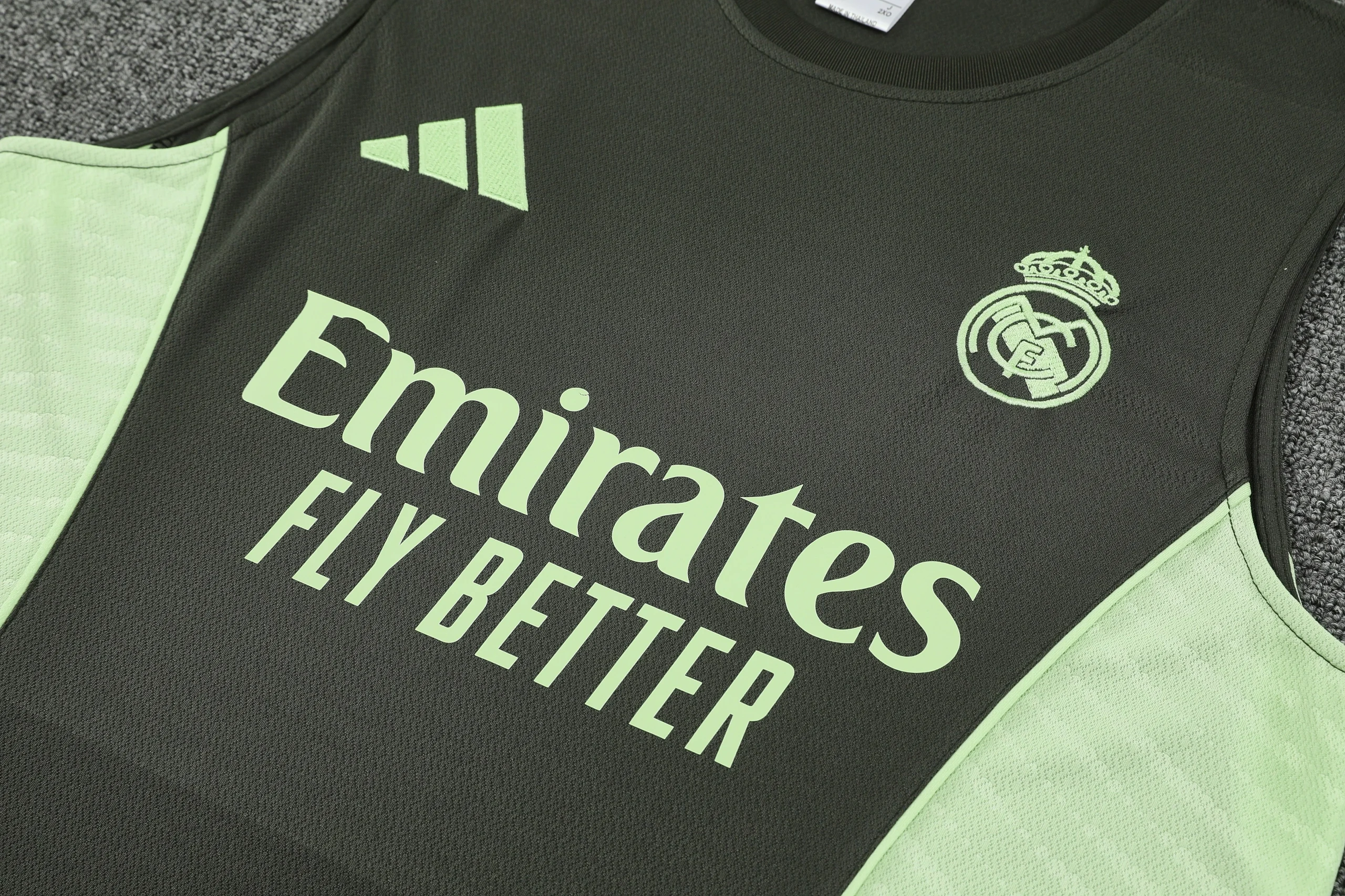 Real Madrid Sleeveless Training Kit 2025/26 - Image 5