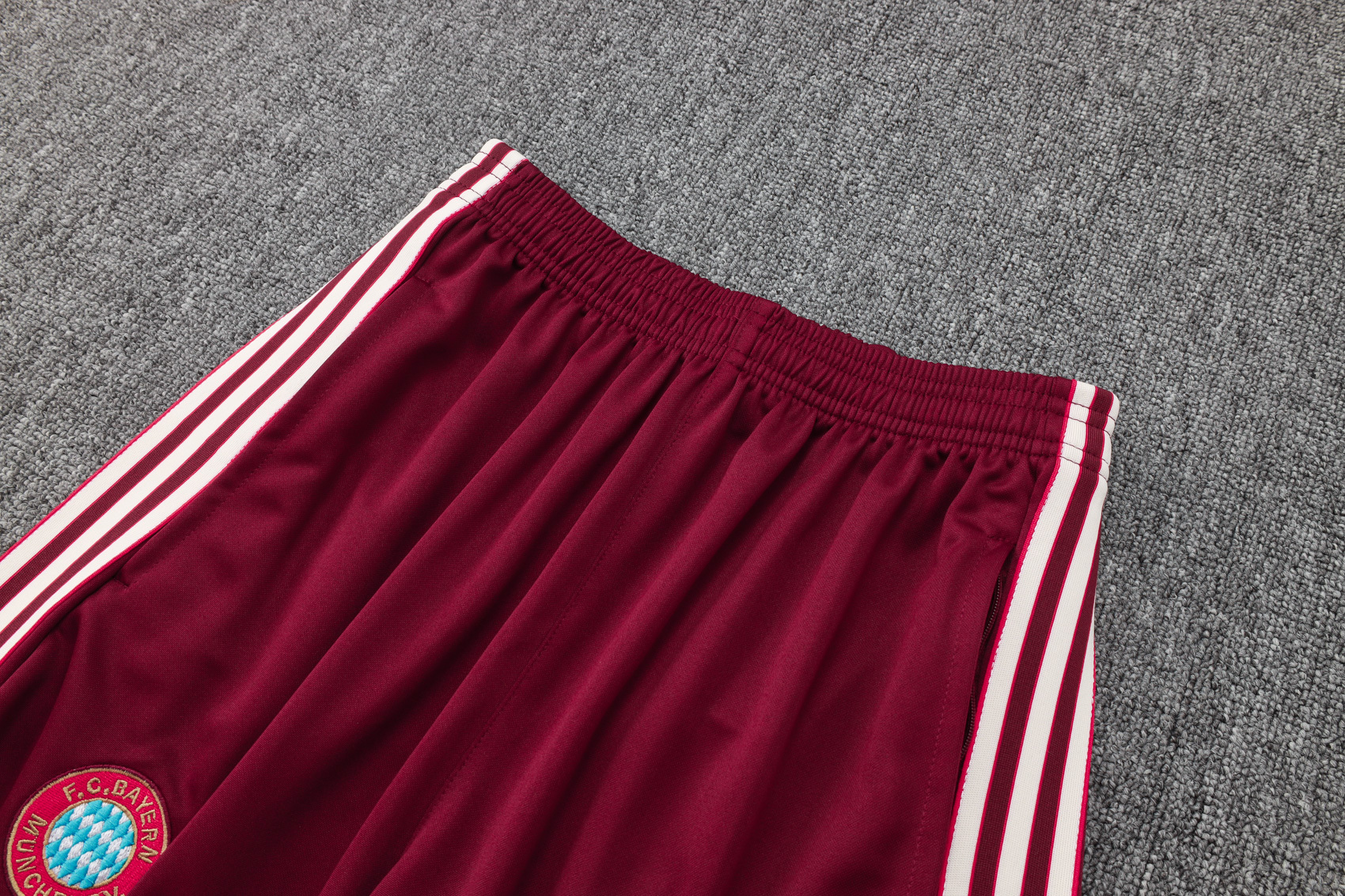 Bayern Munich Training Kit (Jacket+Pants) Jujube Red 2025/26 - Image 2