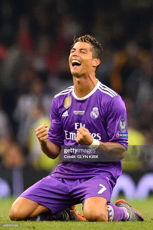 Real Madrid Retro Jersey Away Long Sleeve Soccer Shirt 2016/17 - Image 6