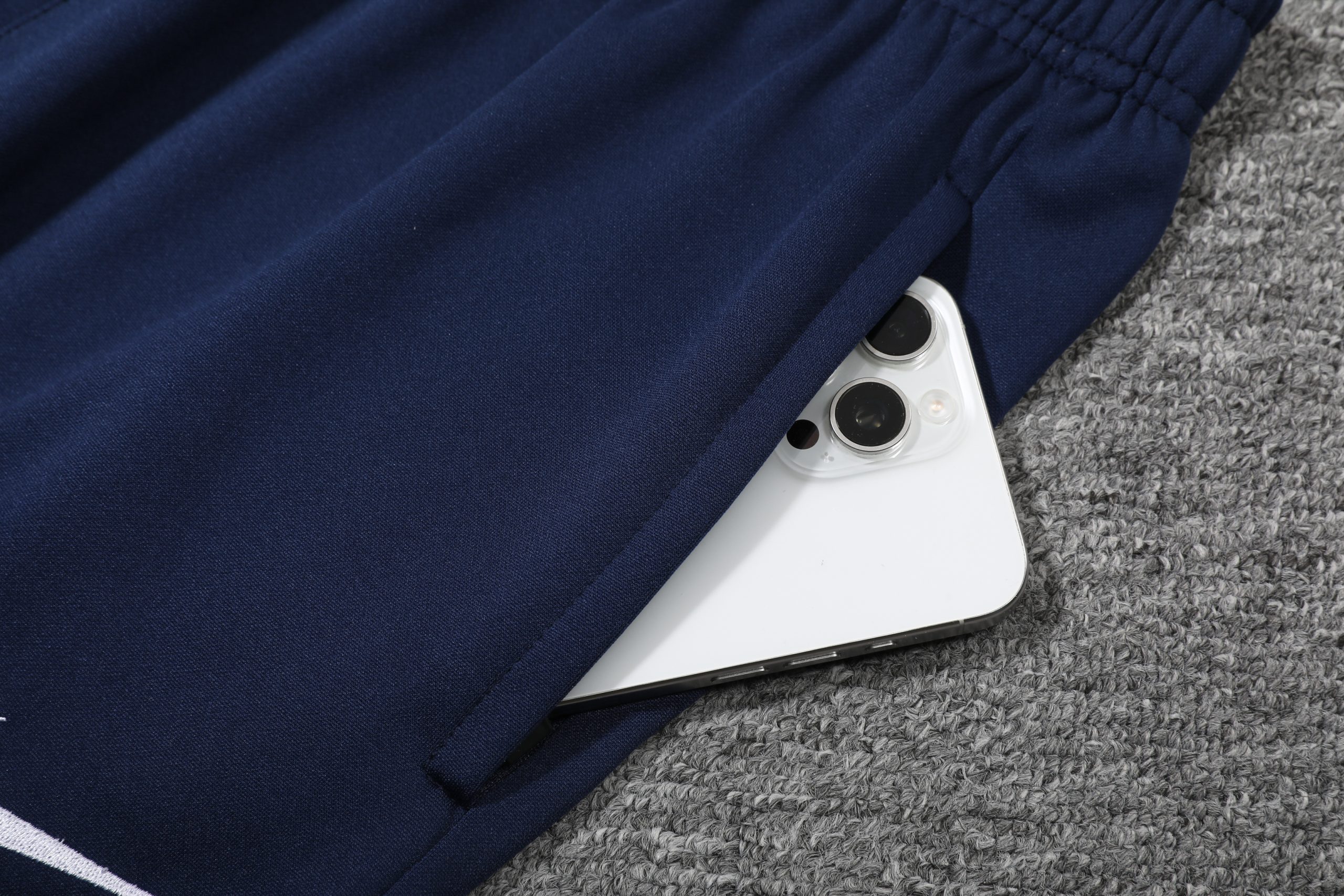 Pumas UNAM Training Kit (Polo+Pants) 2025/26 - Image 3