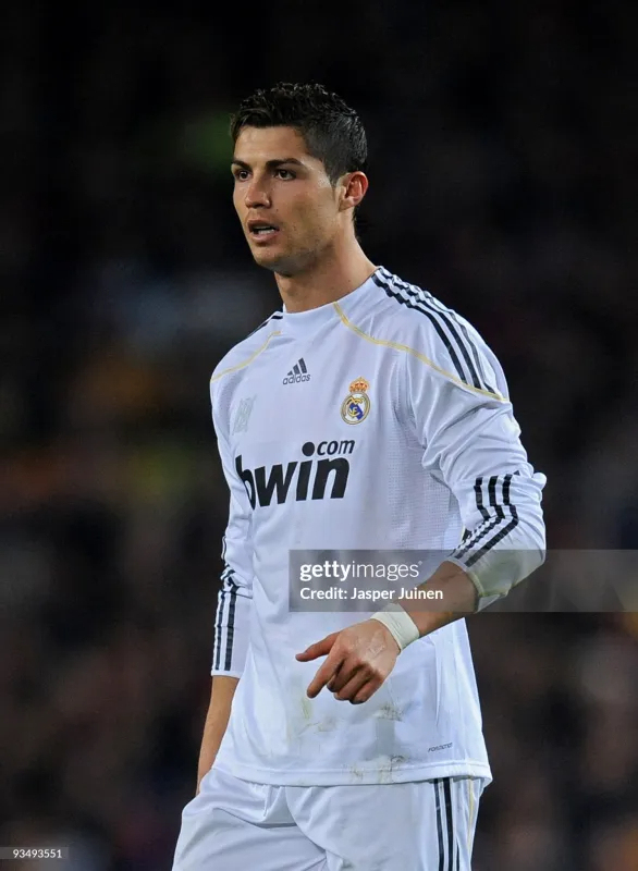 Real Madrid Retro Jersey Home Long Sleeve Soccer Shirt 2009/10 - Image 6