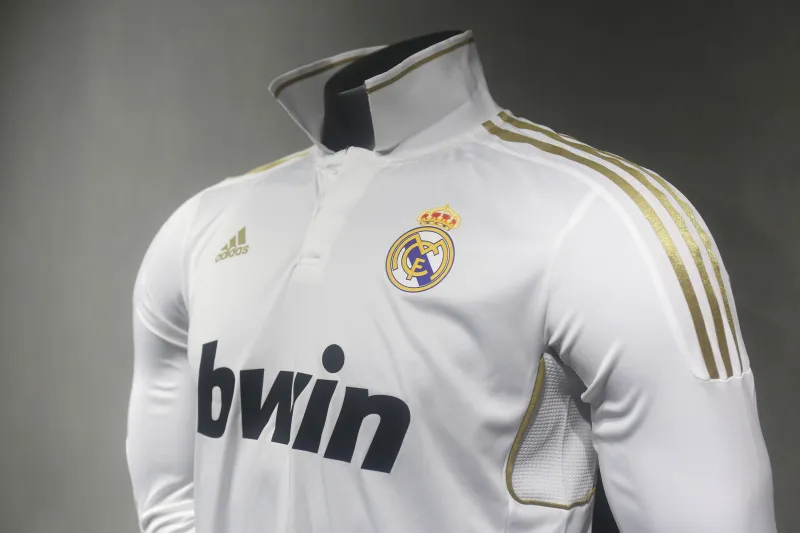 Real Madrid Retro Jersey Home Long Sleeve Soccer Shirt 2011/12 - Image 6