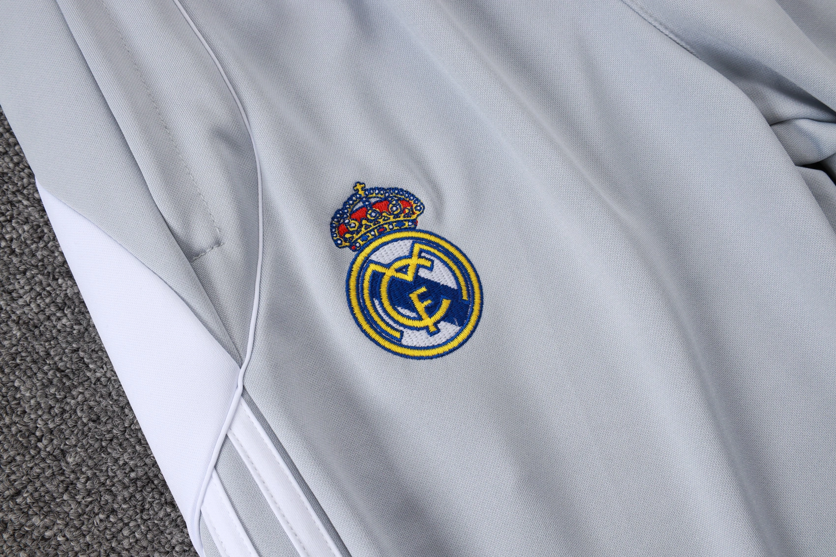 Real Madrid Training Kit (Jacket+Pants) White&Grey 2025/26 - Image 5