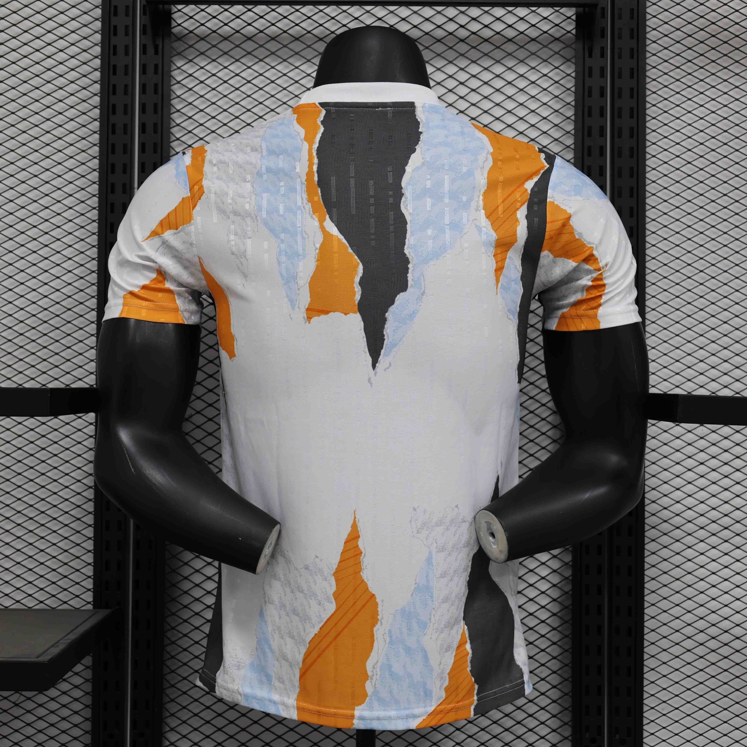 Real Madrid Soccer Jersey Training Shirt 2024/25 - Image 2