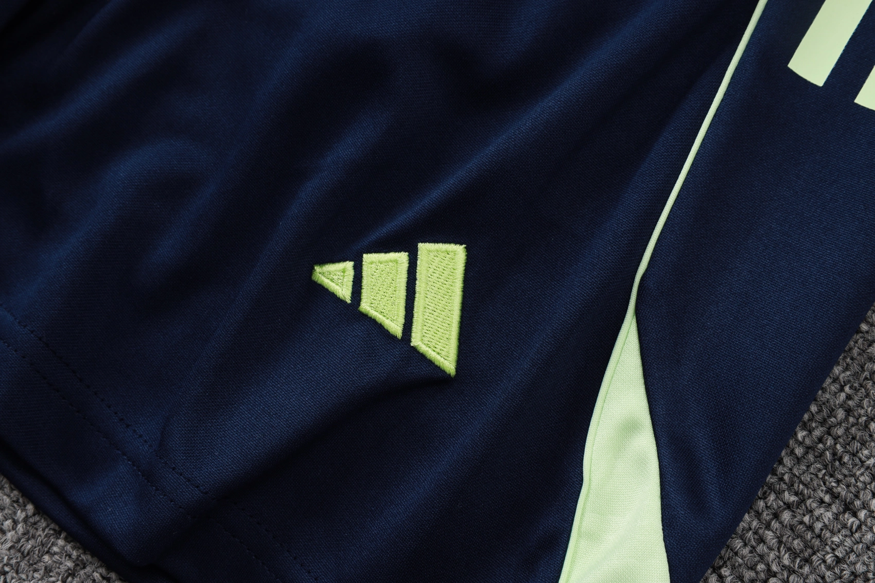 Real Madrid Training Jersey Kit Green 2025/26 - Image 3