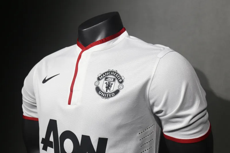 Manchester United Retro Away Football Jersey Shirt 2012/13 - Image 6
