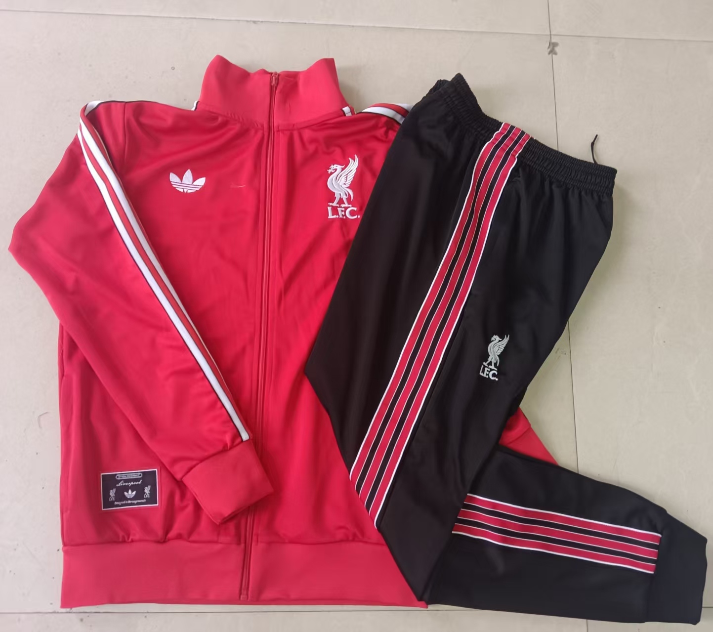 Kids Liverpool Training Kit (Jacket+Pants) Red 2025/26 - Image 2