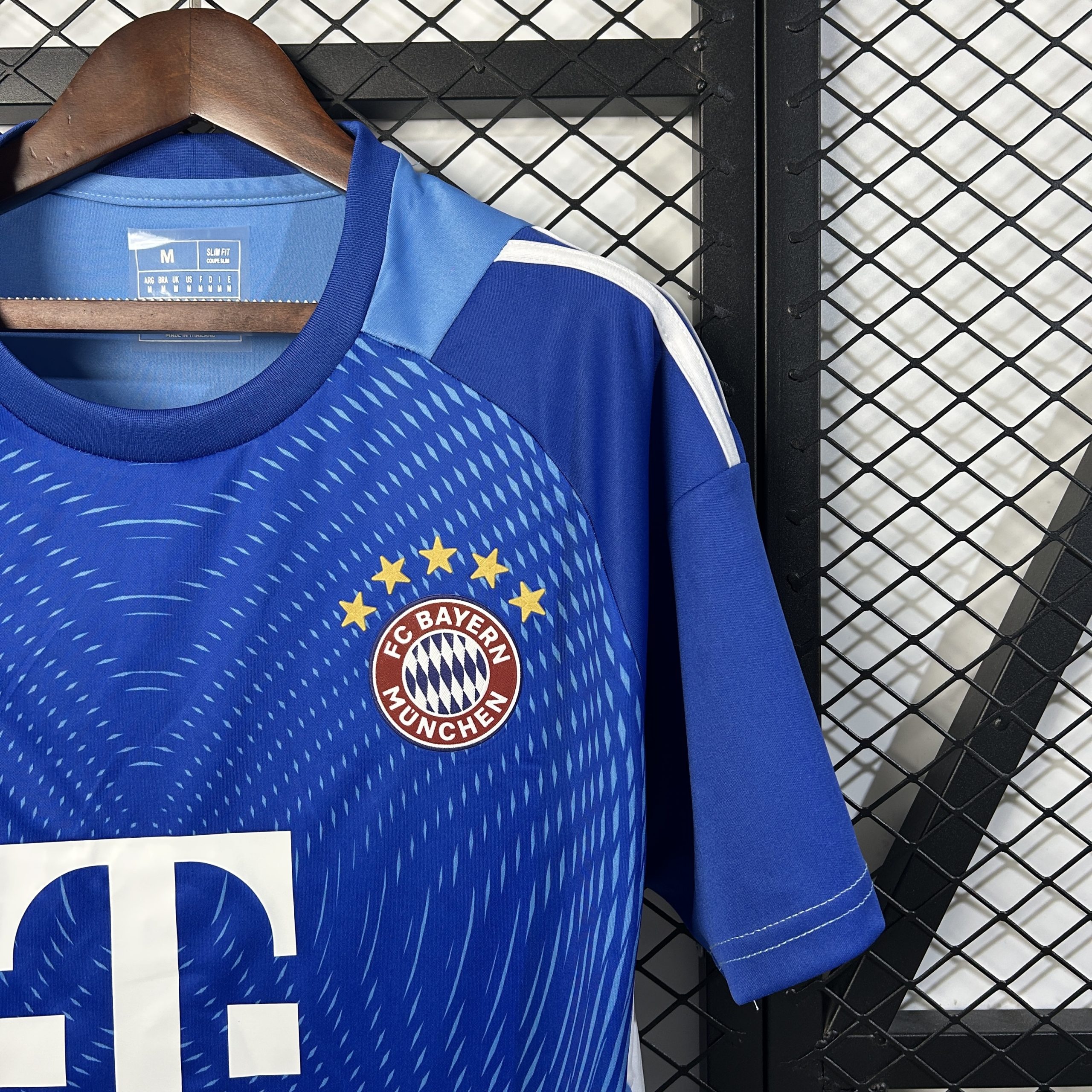 Bayern Munich Soccer Jersey Green Goalkeeper Shirt 2025/26 - Image 4