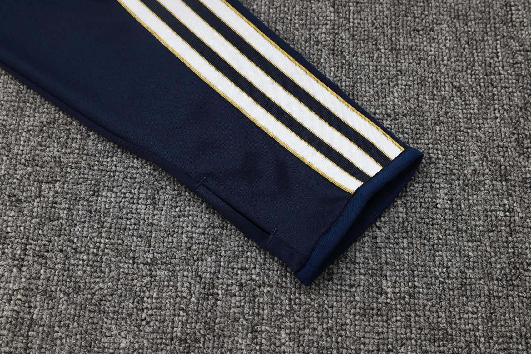 Juventus Training Kit (Sweatshirt+Pants) Cyan 2025/26 - Image 3