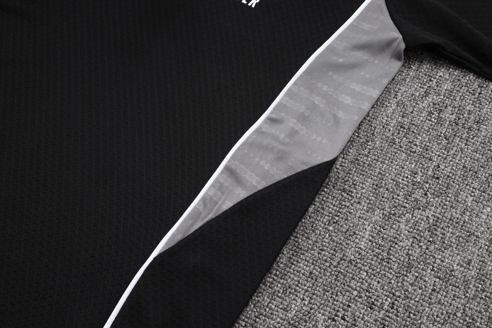 Arsenal Training Kit (Polo+Pants) Black 2025/26 - Image 2