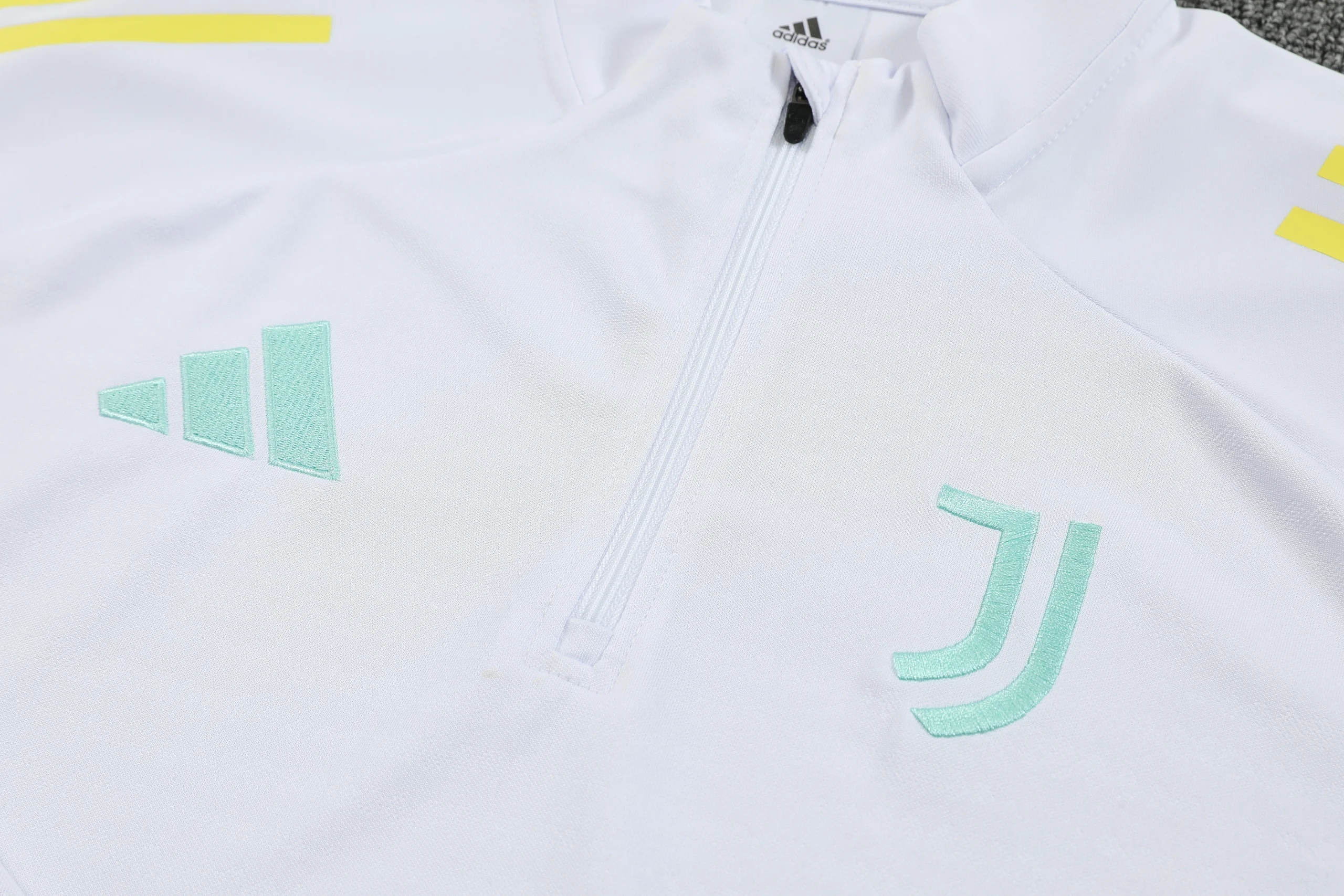 Juventus Training Kit (Sweatshirt+Pants) White 2025/26 - Player Version - Image 4