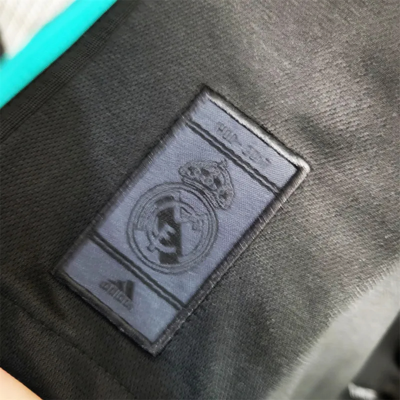 Real Madrid Retro Jersey Away Soccer Shirt 2017/18 - Image 6