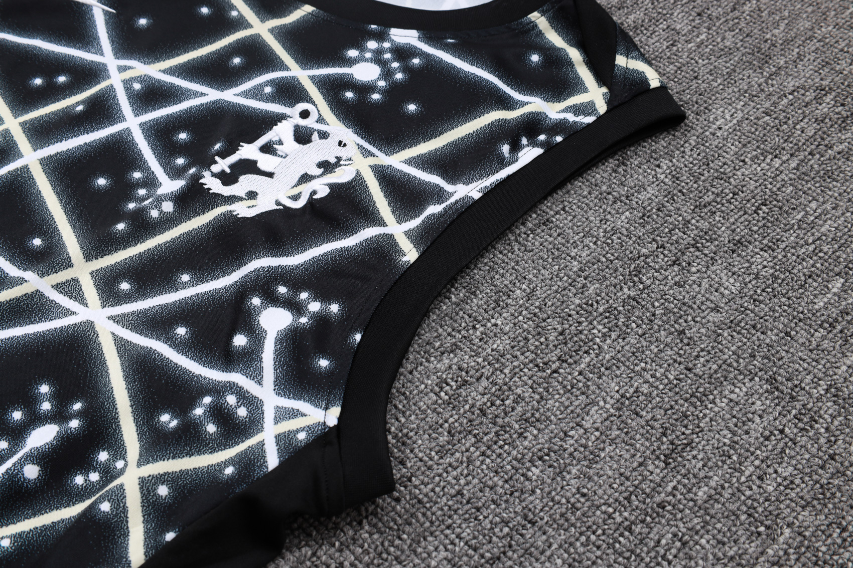 Chelsea Sleeveless Training Kit White&Black 2025/26 - Image 3