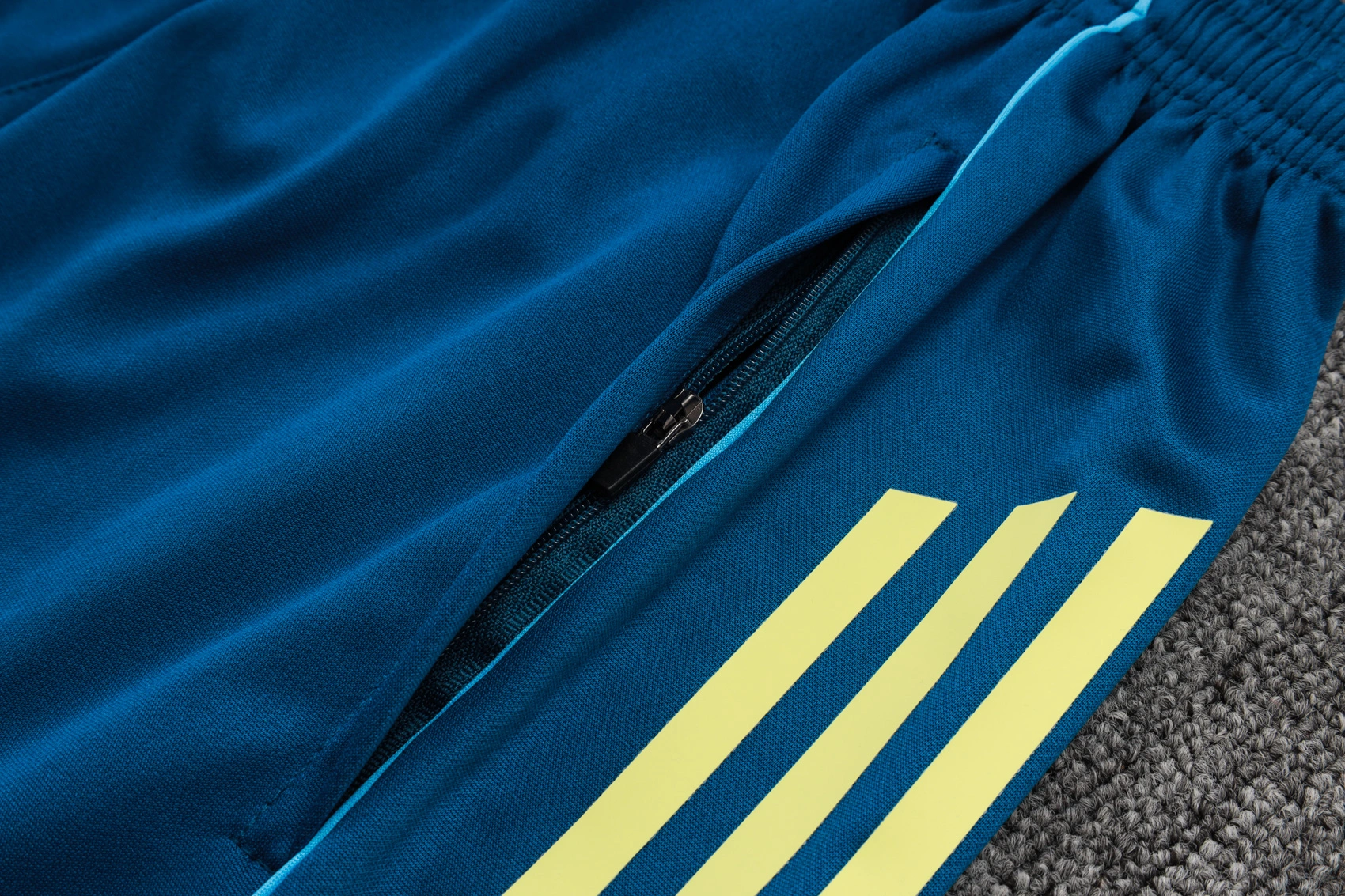 Juventus Sleeveless Training Kit Blue 2025/26 - Image 3