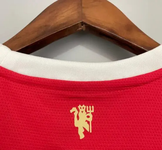 Manchester United Retro Home Football Jersey Shirt 2021/22 - Image 4
