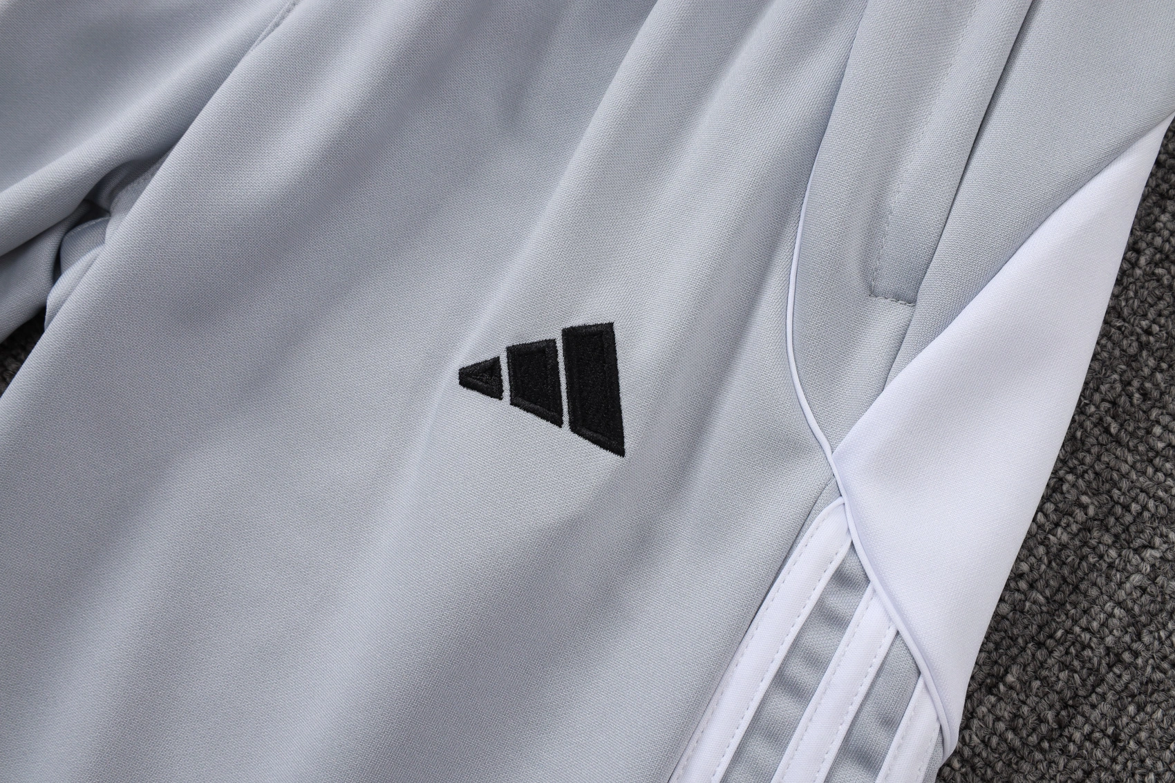 Real Madrid Training Kit (Jacket+Pants) White&Grey 2025/26 - Image 6