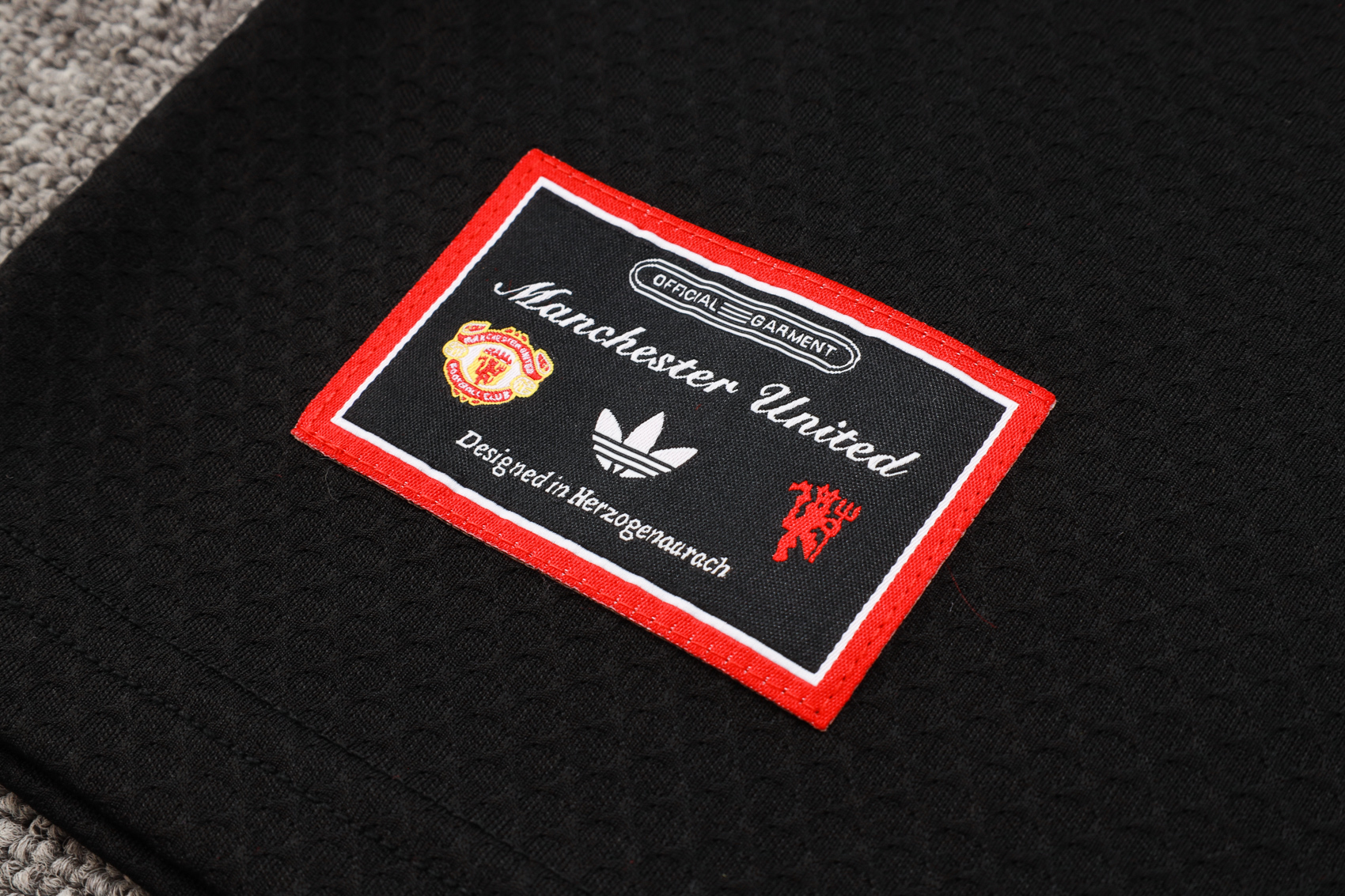 Manchester United Training Jersey Kit Black 2025/26 - Image 4