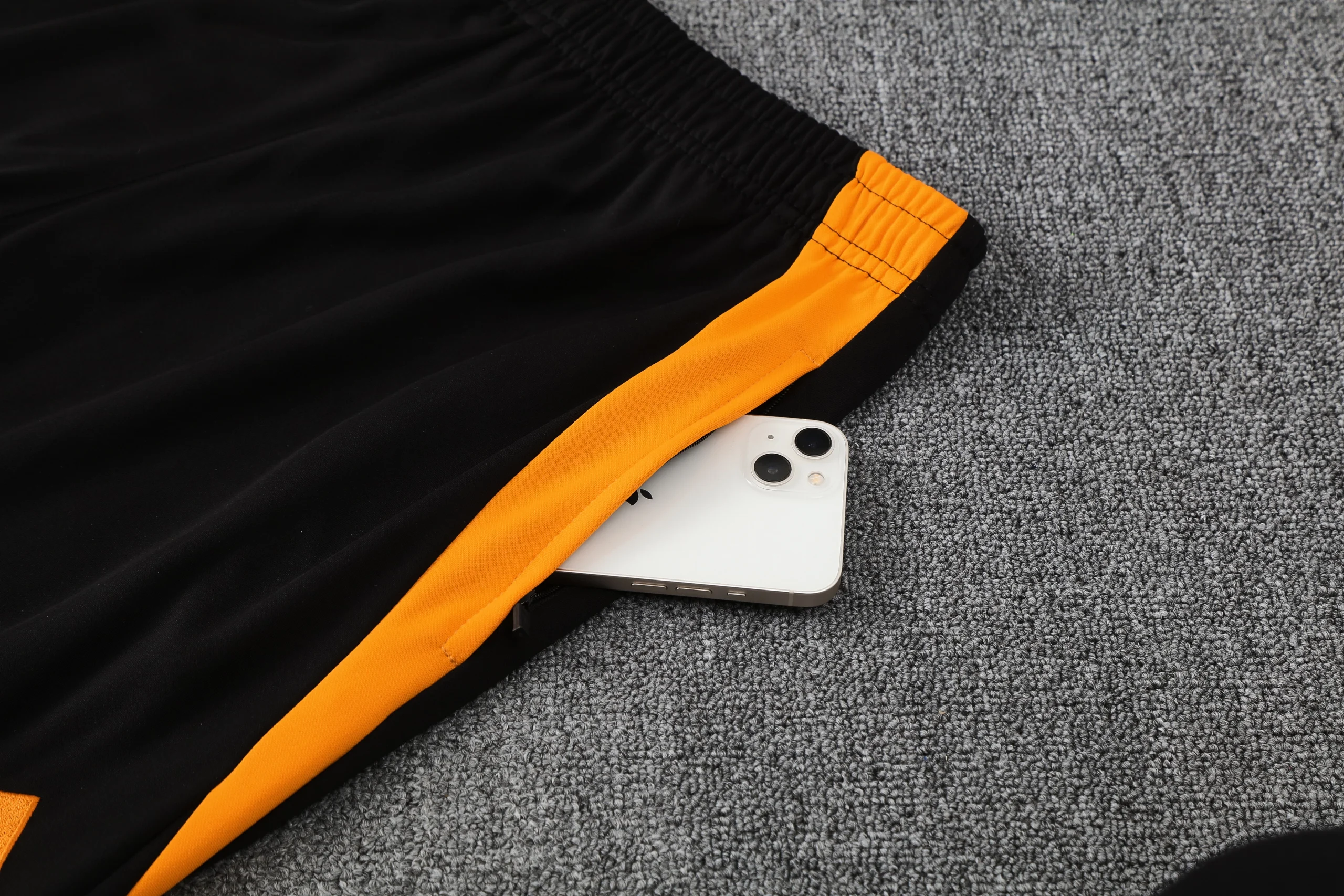 Real Madrid Training Kit (Polo+Pants) 2025/26 - Image 3